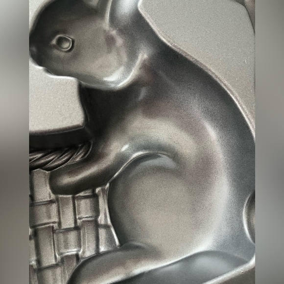 10Cup/2.4Liters Nordic Ware USA Easter Bunny 3D Basket Cake Pan Rabbit Baking - Picture 4 of 8